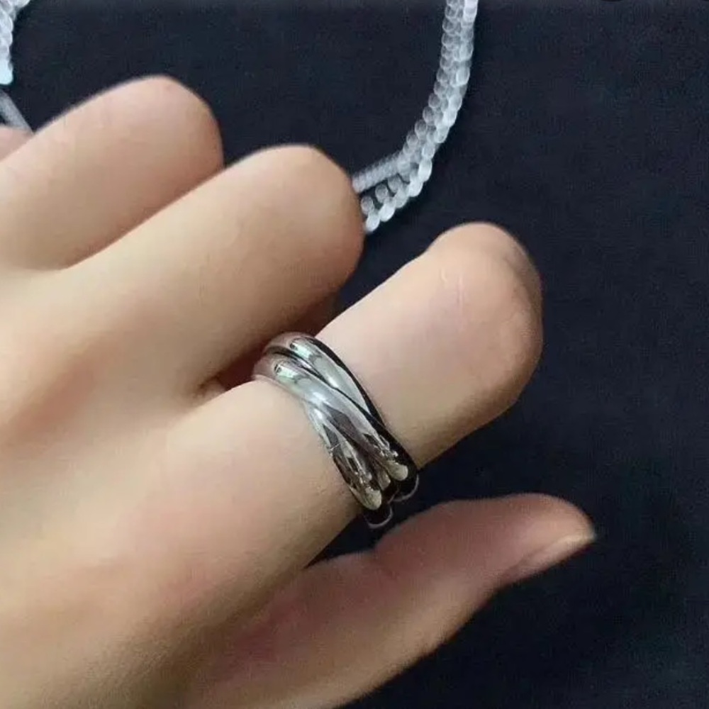 Three Intertwined Titanium Rings. - image 2